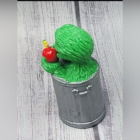 Sesame Street Oscar The Grouch & Slimey 2.5" PVC Figure Applause - Picture 2 of 3